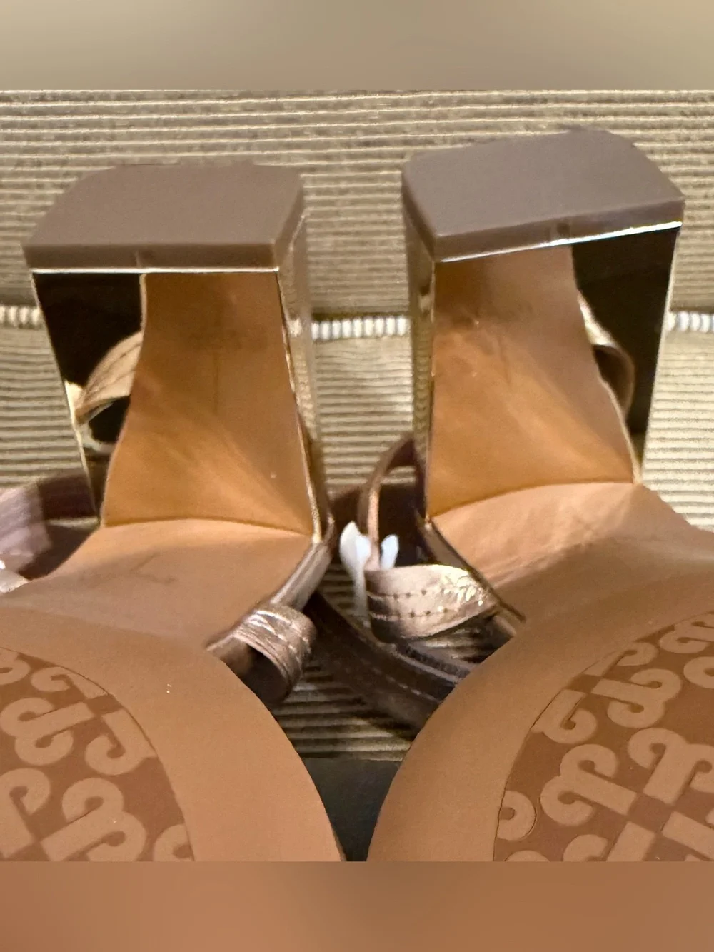 NWT Linea Paolo Eden-L Women's Metallic Leather Sandal - Size 9